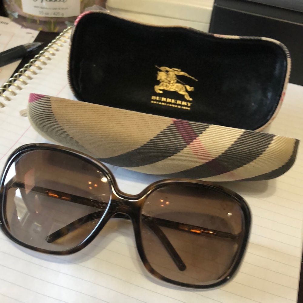 BURBERRY SUNGLASSES